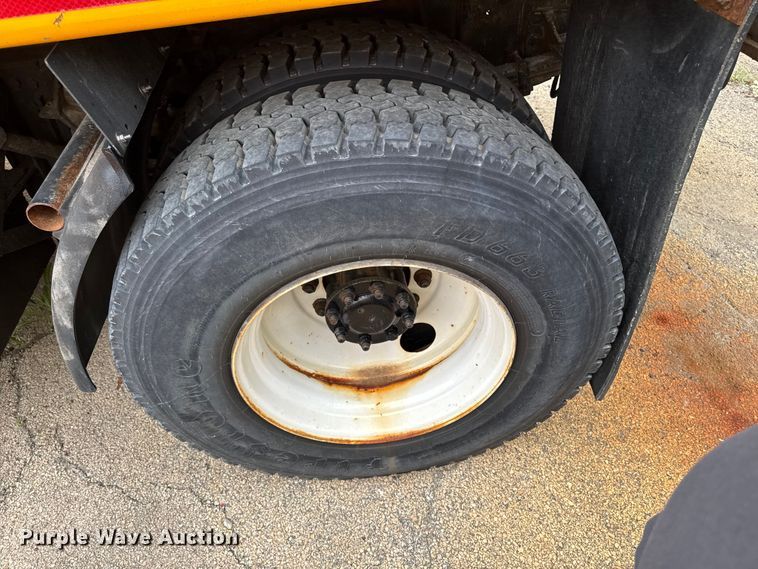image for item FB5838 2002 International 4400 dump truck