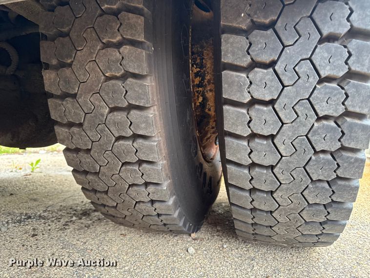 image for item FB5838 2002 International 4400 dump truck