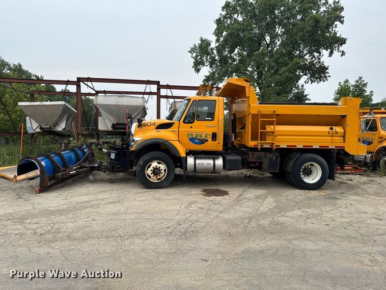 image for item FB5840 2010 International 7400 dump truck