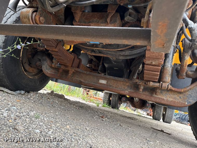 image for item FB5840 2010 International 7400 dump truck