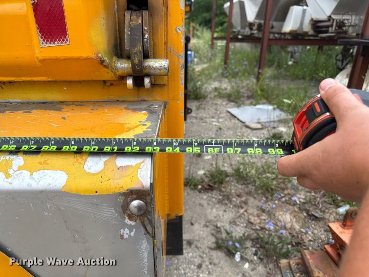 image for item FB5840 2010 International 7400 dump truck