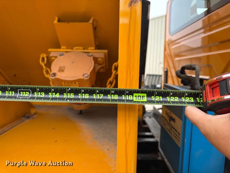 image for item FB5840 2010 International 7400 dump truck