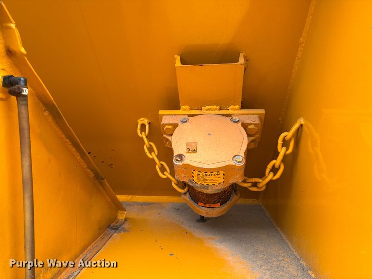 image for item FB5840 2010 International 7400 dump truck