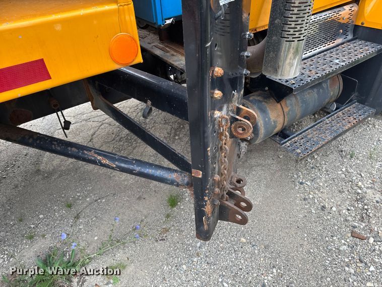 image for item FB5840 2010 International 7400 dump truck