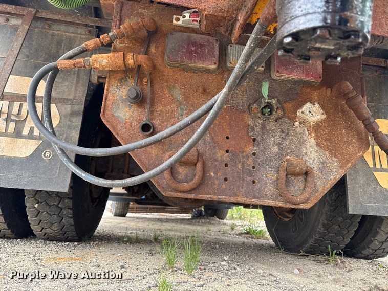 image for item FB5840 2010 International 7400 dump truck