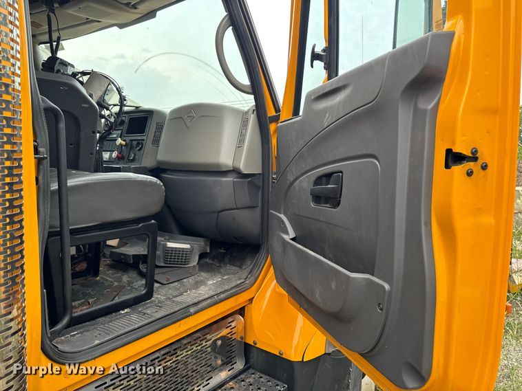 image for item FB5840 2010 International 7400 dump truck