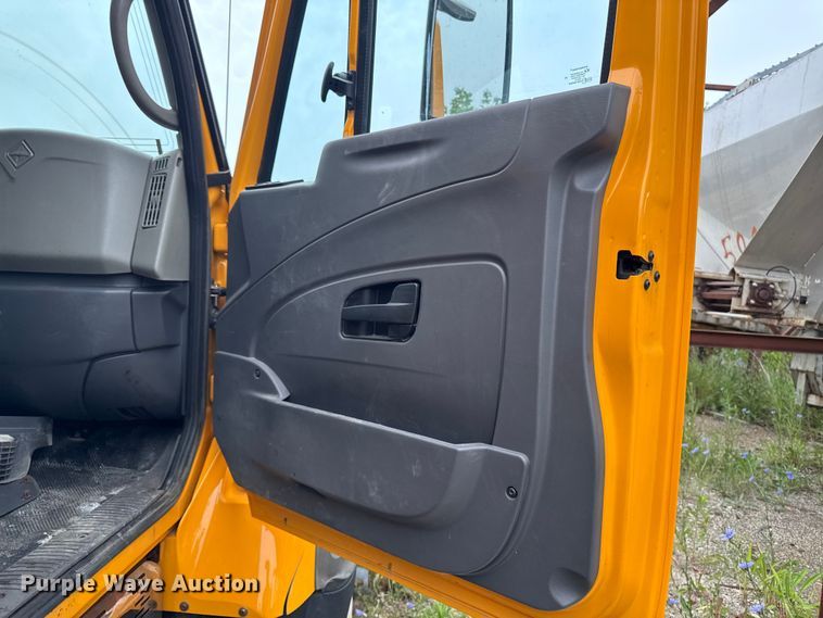 image for item FB5840 2010 International 7400 dump truck