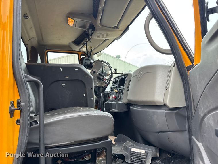 image for item FB5840 2010 International 7400 dump truck