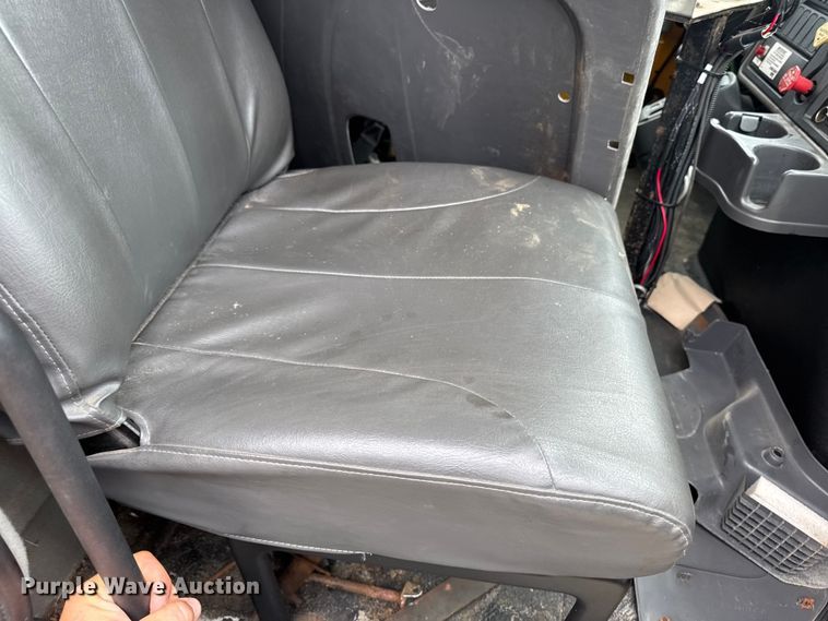 image for item FB5840 2010 International 7400 dump truck