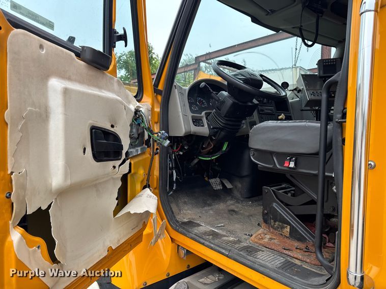 image for item FB5840 2010 International 7400 dump truck