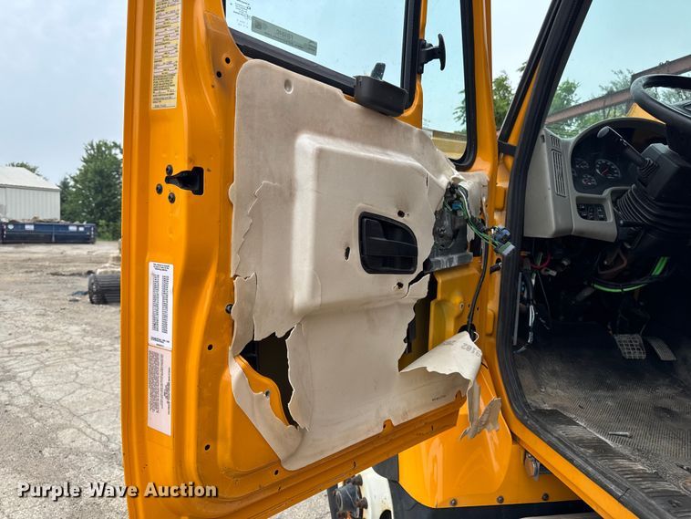 image for item FB5840 2010 International 7400 dump truck
