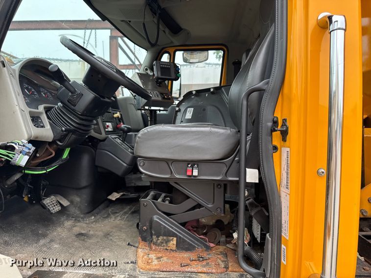 image for item FB5840 2010 International 7400 dump truck