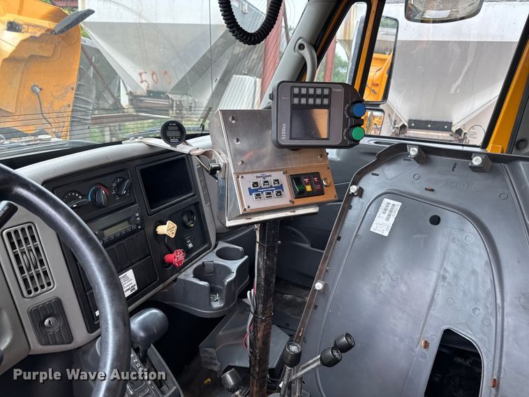 image for item FB5840 2010 International 7400 dump truck