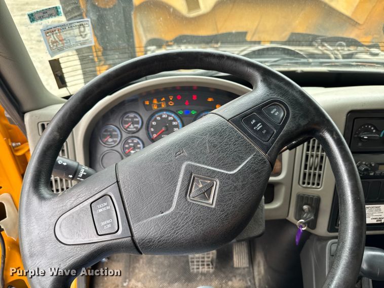 image for item FB5840 2010 International 7400 dump truck