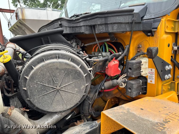 image for item FB5840 2010 International 7400 dump truck