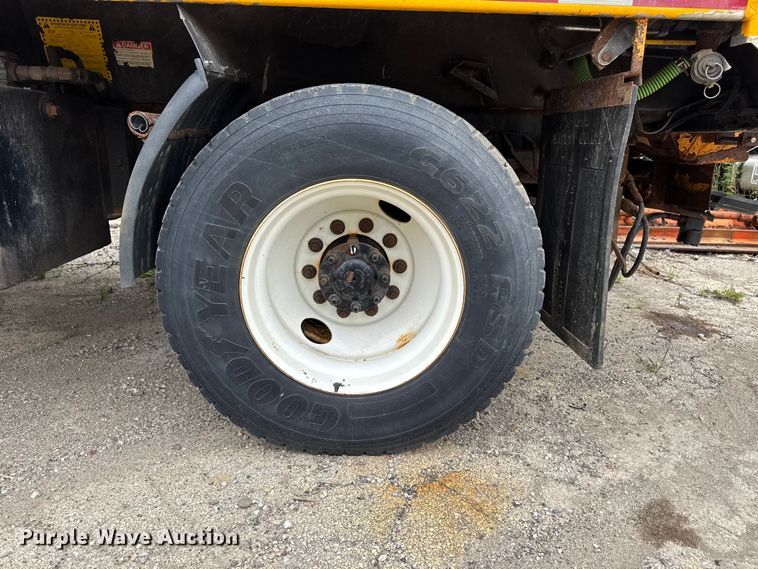 image for item FB5840 2010 International 7400 dump truck