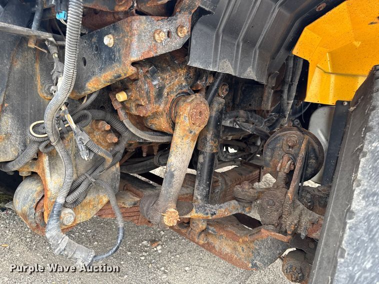 image for item FB5840 2010 International 7400 dump truck