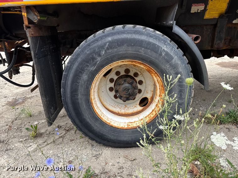 image for item FB5840 2010 International 7400 dump truck