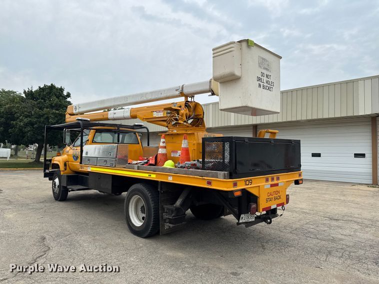 image for item FB5841 1990 GMC Topkick bucket truck
