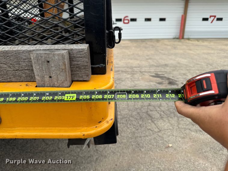 image for item FB5841 1990 GMC Topkick bucket truck