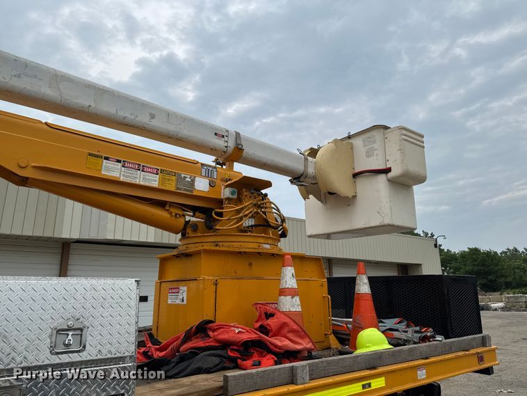 image for item FB5841 1990 GMC Topkick bucket truck
