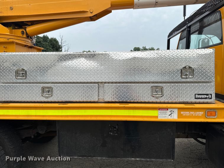 image for item FB5841 1990 GMC Topkick bucket truck
