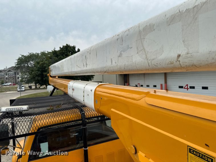 image for item FB5841 1990 GMC Topkick bucket truck