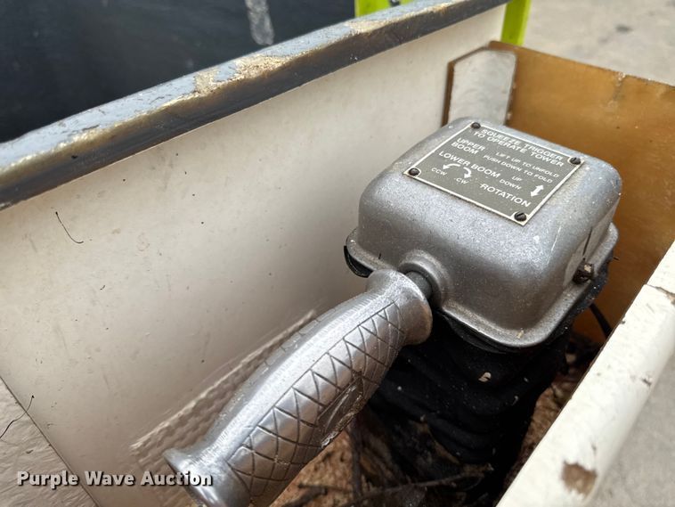 image for item FB5841 1990 GMC Topkick bucket truck