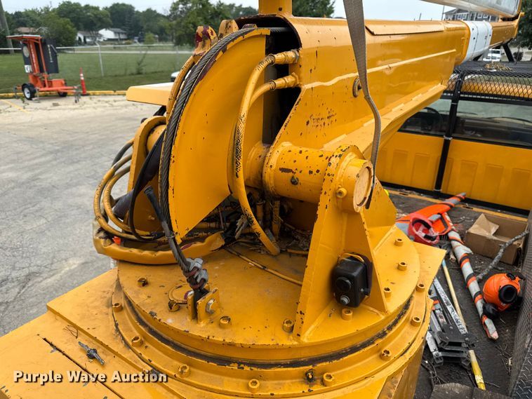 image for item FB5841 1990 GMC Topkick bucket truck