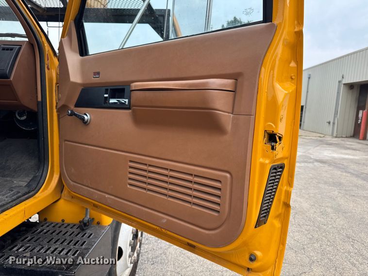 image for item FB5841 1990 GMC Topkick bucket truck