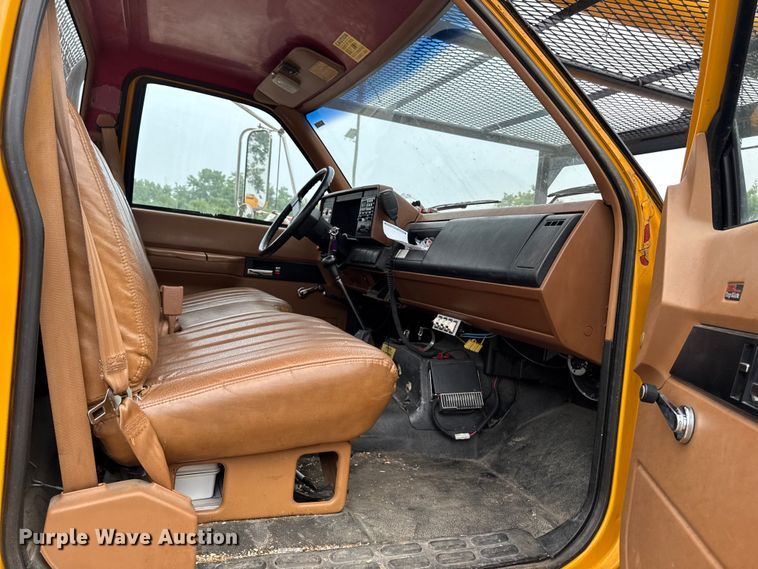 image for item FB5841 1990 GMC Topkick bucket truck