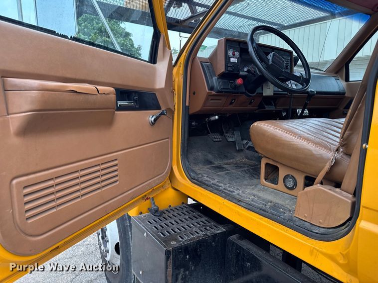 image for item FB5841 1990 GMC Topkick bucket truck