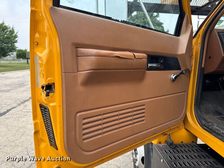 image for item FB5841 1990 GMC Topkick bucket truck