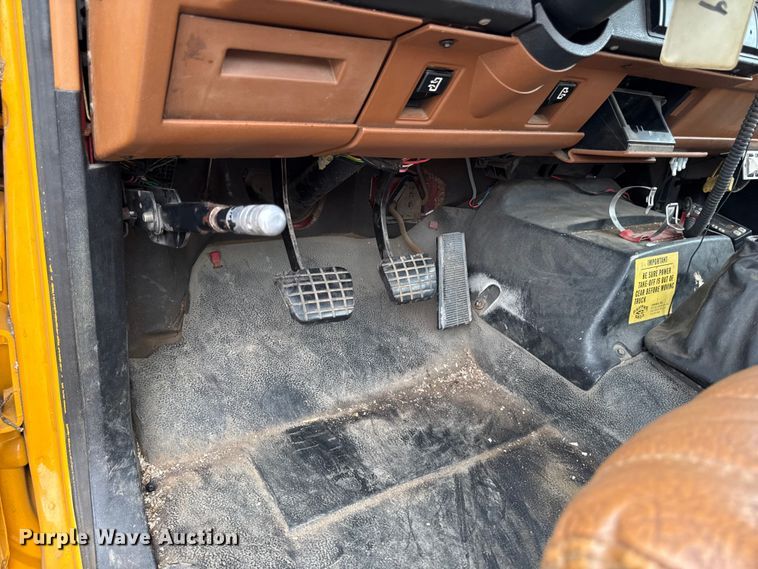 image for item FB5841 1990 GMC Topkick bucket truck