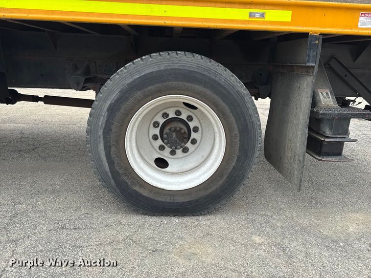 image for item FB5841 1990 GMC Topkick bucket truck