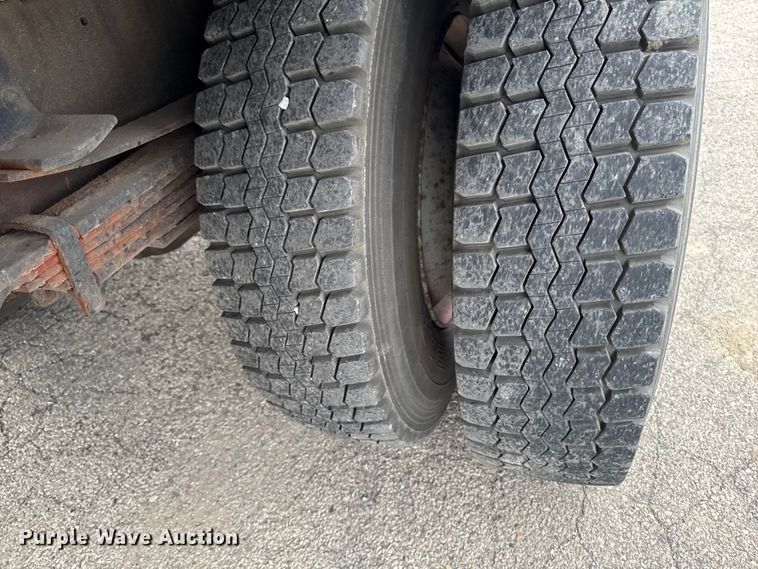 image for item FB5841 1990 GMC Topkick bucket truck
