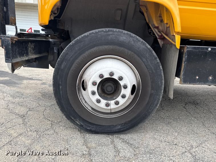 image for item FB5841 1990 GMC Topkick bucket truck
