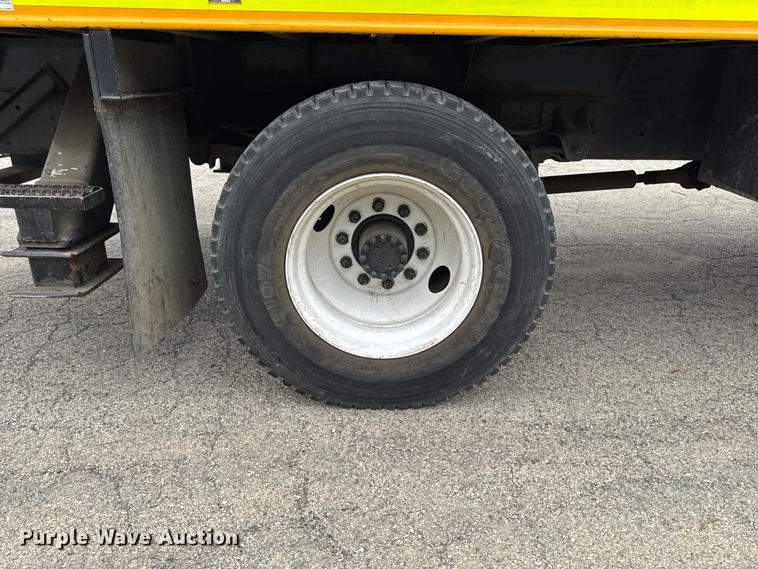 image for item FB5841 1990 GMC Topkick bucket truck