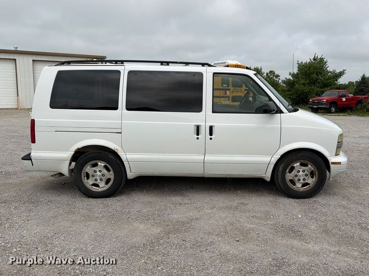 image for item FB5924 2004 Chevrolet Astro van