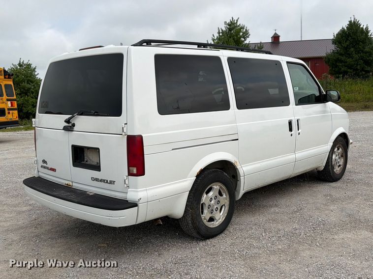 image for item FB5924 2004 Chevrolet Astro van