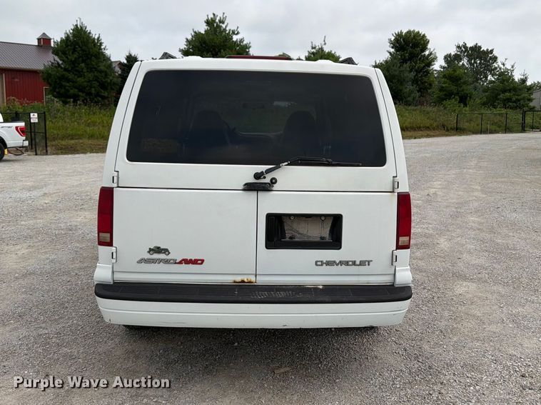 image for item FB5924 2004 Chevrolet Astro van