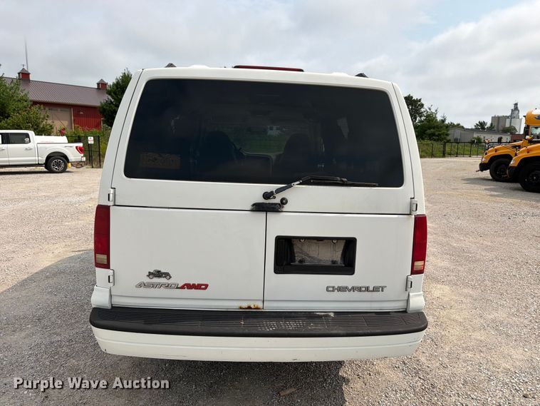 image for item FB5924 2004 Chevrolet Astro van