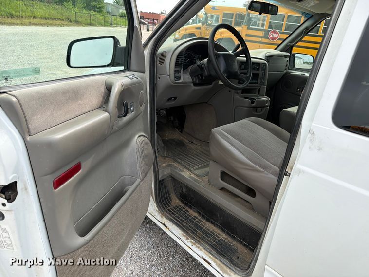 image for item FB5924 2004 Chevrolet Astro van