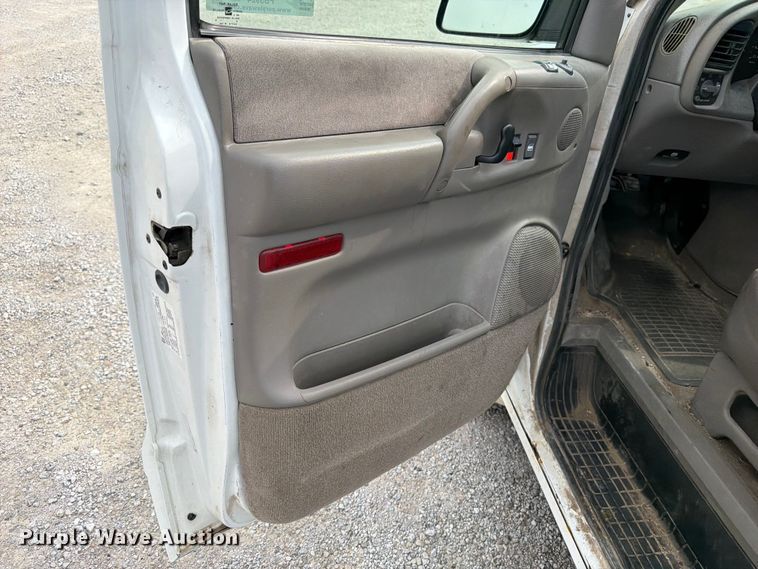 image for item FB5924 2004 Chevrolet Astro van