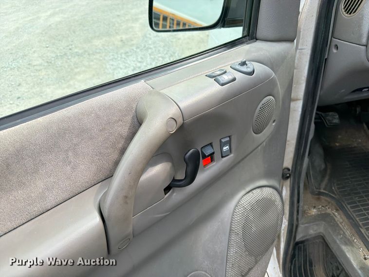 image for item FB5924 2004 Chevrolet Astro van