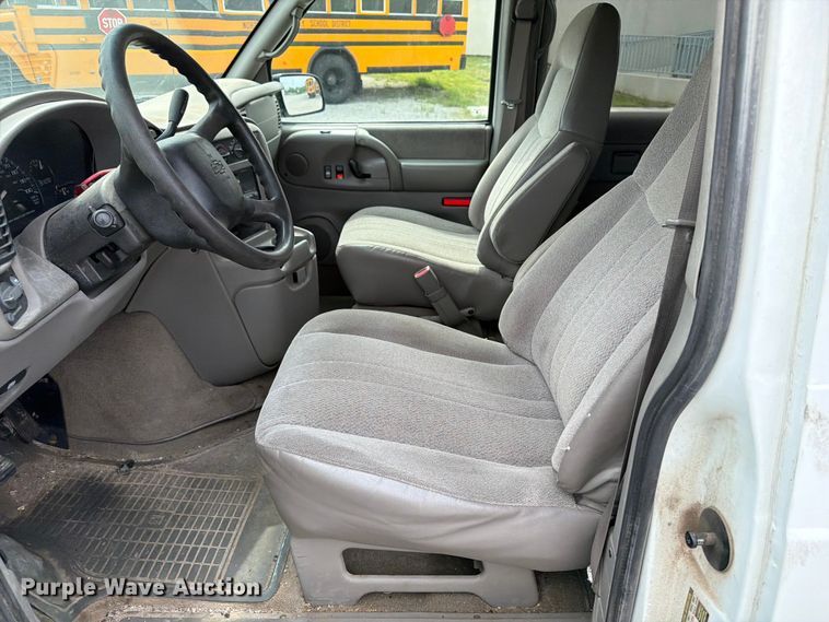 image for item FB5924 2004 Chevrolet Astro van