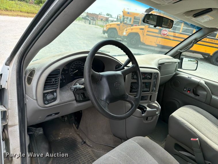 image for item FB5924 2004 Chevrolet Astro van