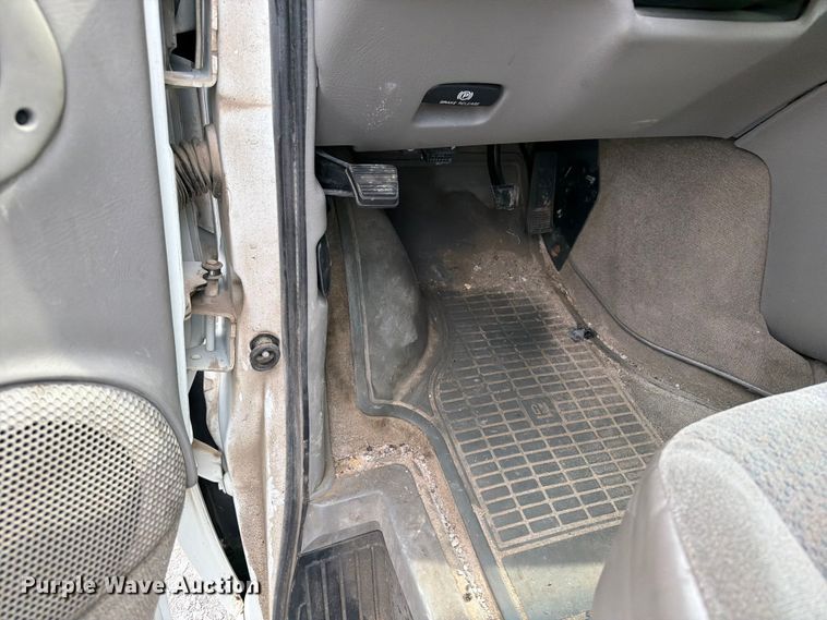 image for item FB5924 2004 Chevrolet Astro van