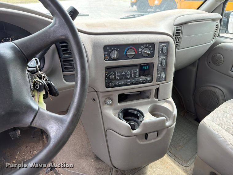 image for item FB5924 2004 Chevrolet Astro van