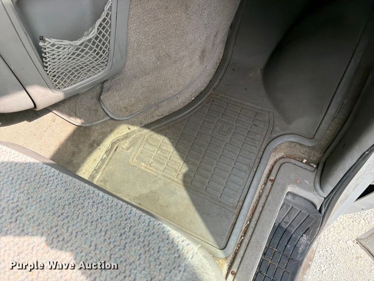image for item FB5924 2004 Chevrolet Astro van